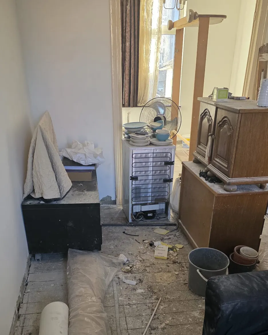 Avant chantier : vue du passage entre le salon et la pièce voisine